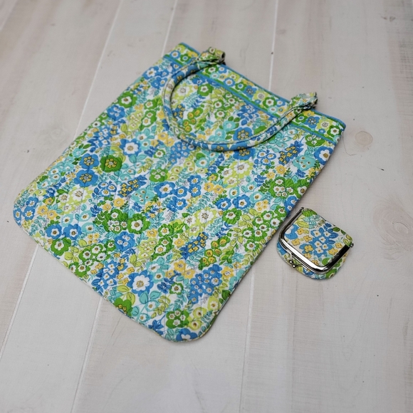 VERA BRADLEY retired pattern tote and coin purse bundle - Picture 10 of 12